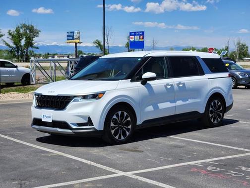 2024 Kia Carnival EX