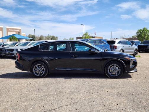 Aurora Black Pearl 2025 Kia K4 LXS