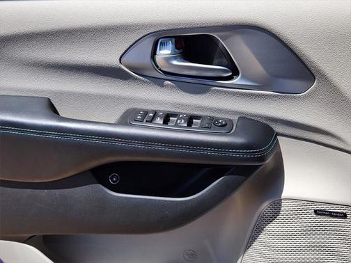 2018 Chrysler Pacifica Hybrid Limited