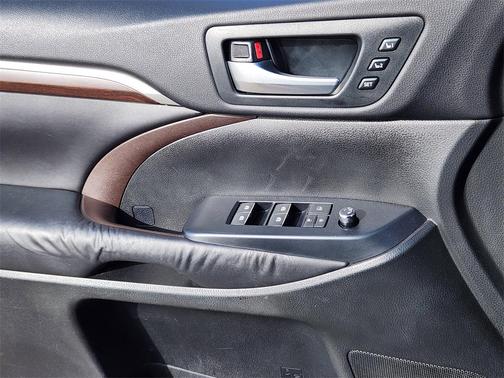 2016 Toyota Highlander Limited Platinum