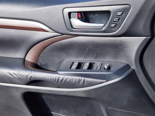 2016 Toyota Highlander Limited Platinum