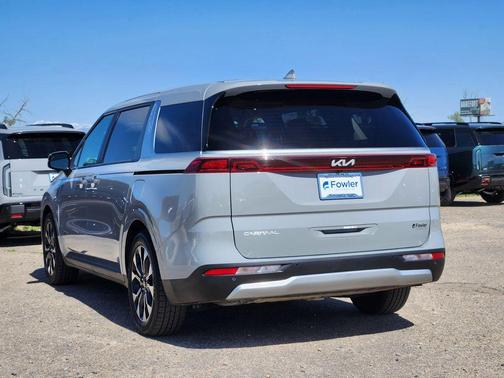 Ceramic Silver 2024 Kia Carnival EX