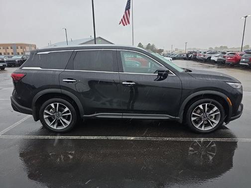 Mineral Black 2023 INFINITI QX60 Luxe