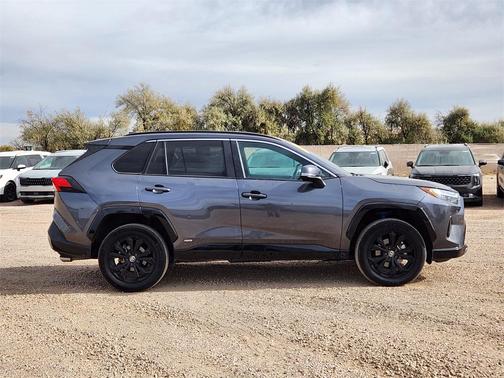 2022 Toyota RAV4 Hybrid SE