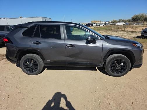 2022 Toyota RAV4 Hybrid SE