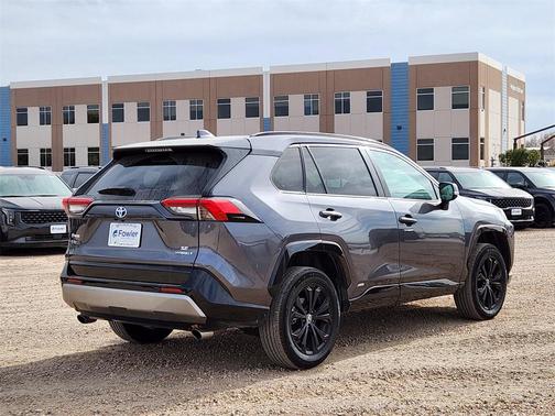 2022 Toyota RAV4 Hybrid SE