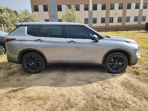 2022 Mitsubishi Outlander SE