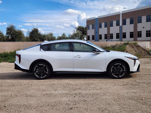 2025 Kia K4 GT-Line