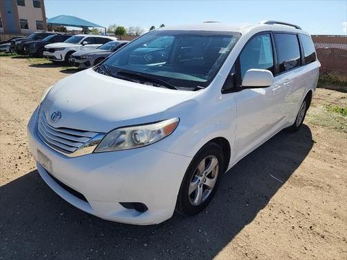 2017 Toyota Sienna LE