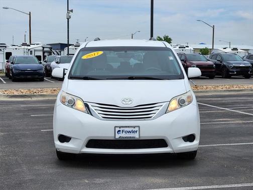 2017 Toyota Sienna LE