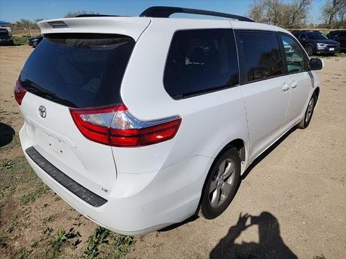 2017 Toyota Sienna LE