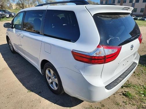 2017 Toyota Sienna LE
