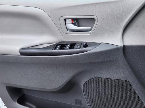 2017 Toyota Sienna LE