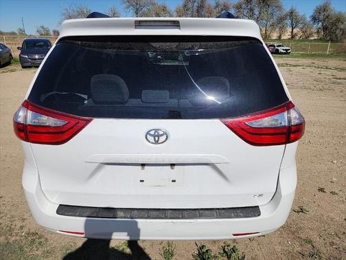2017 Toyota Sienna LE