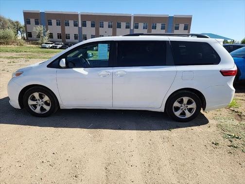 2017 Toyota Sienna LE