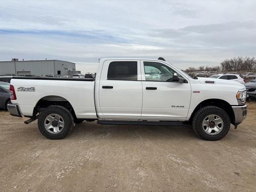 2020 RAM 2500 Tradesman Crew Cab 4X4 6'4' Box
