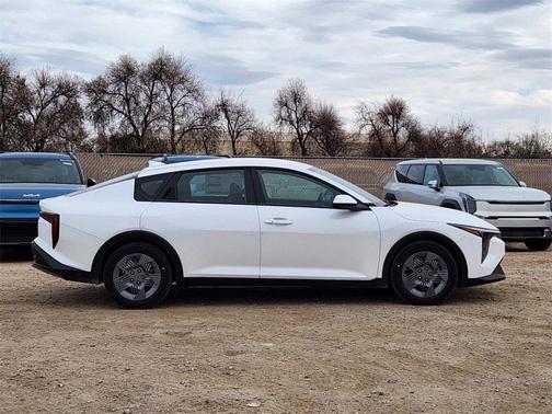 2025 Kia K4 LX
