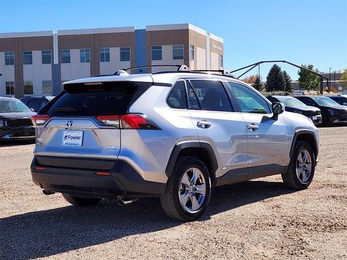 2022 Toyota RAV4 Hybrid XLE