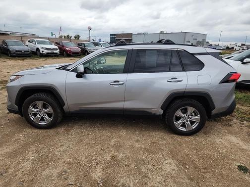 2022 Toyota RAV4 Hybrid XLE