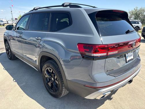 Pure Gray 2024 Volkswagen Atlas 2.0T SE w/Technology 4MOTION