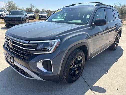 Pure Gray 2024 Volkswagen Atlas 2.0T SE w/Technology 4MOTION