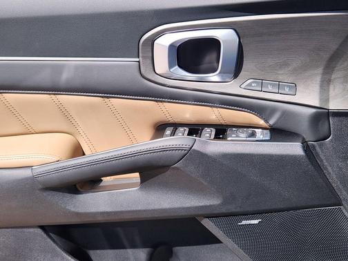 Ivory Silver 2026 Kia Sorento SX