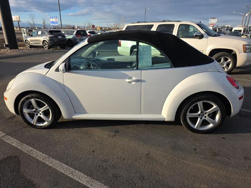 2009 Volkswagen New Beetle S