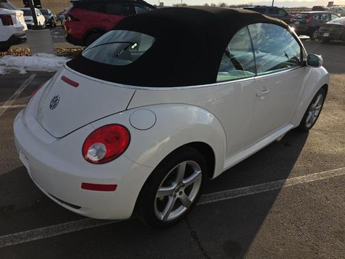 2009 Volkswagen New Beetle S