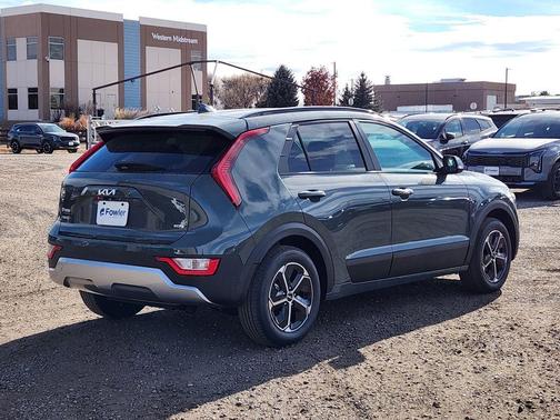 Cityscape Green 2026 Kia Niro EX