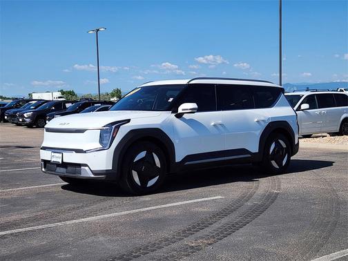 Snow White Pearl 2024 Kia EV9 Wind