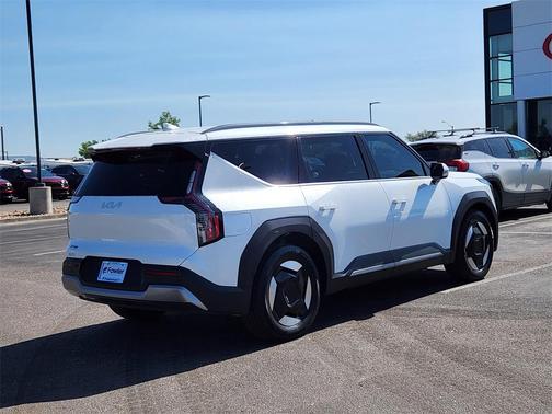Snow White Pearl 2024 Kia EV9 Wind