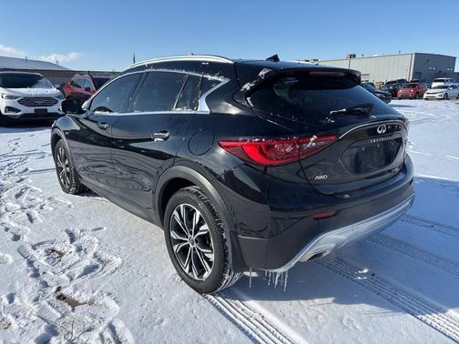 2018 INFINITI QX30 ESSENTIAL