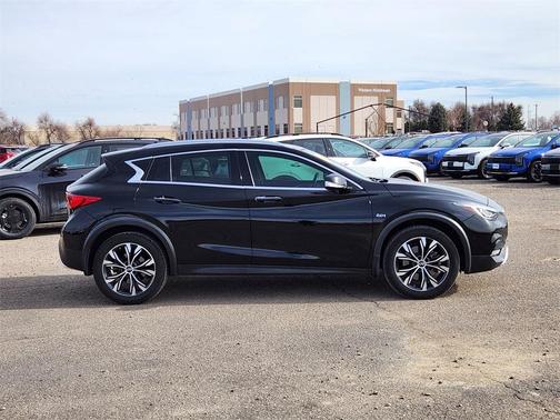 2018 INFINITI QX30 ESSENTIAL