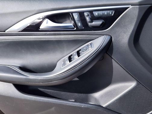 2018 INFINITI QX30 ESSENTIAL