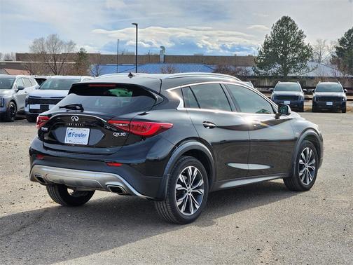 2018 INFINITI QX30 ESSENTIAL
