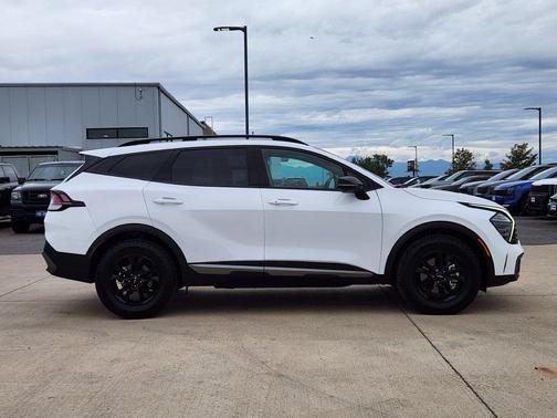 Glacial White Pearl 2023 Kia Sportage S