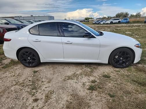 2021 Alfa Romeo Giulia Base