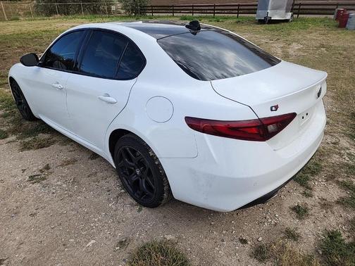 2021 Alfa Romeo Giulia Base