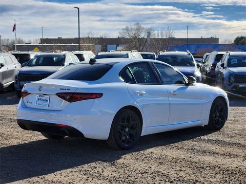 2021 Alfa Romeo Giulia Base