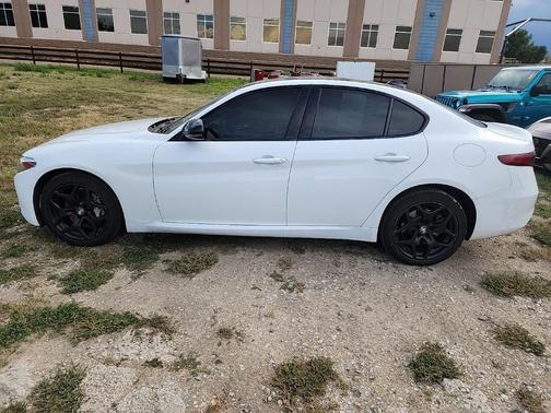 2021 Alfa Romeo Giulia Base