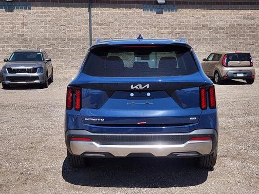 2025 Kia Sorento S