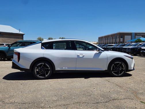 Snow White Pearl 2026 Kia K4 GT-Line