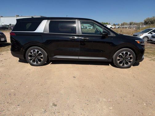 Aurora Black Pearl 2023 Kia Carnival EX