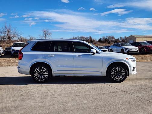 2020 Volvo XC90 T5 Momentum