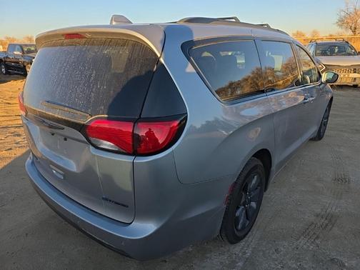2019 Chrysler Pacifica Hybrid Touring L