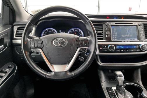 2017 Toyota Highlander SE