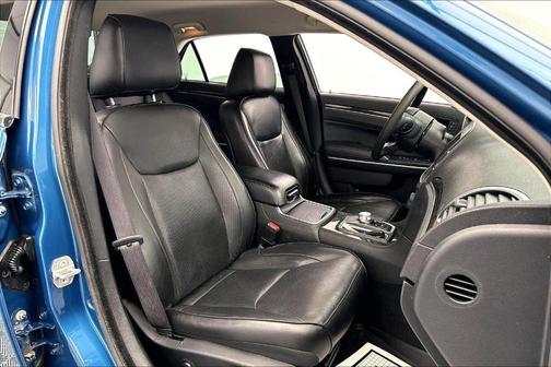 2022 Chrysler 300 Touring L