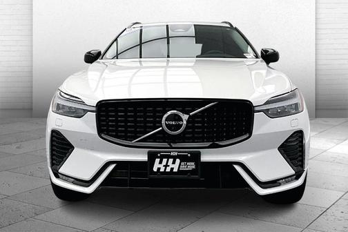 2023 Volvo XC60 B6 Ultimate Dark Theme