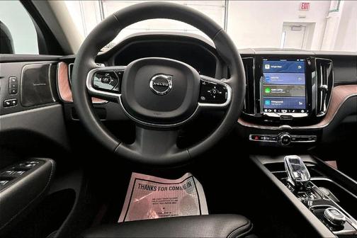 2023 Volvo XC60 B6 Ultimate Dark Theme