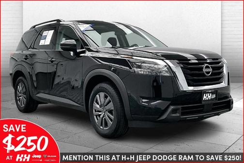 2025 Nissan Pathfinder SV